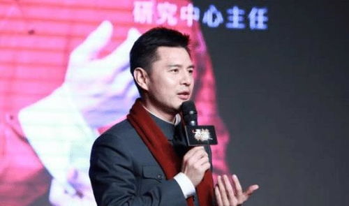 他曾是央视知名主持人,后离职发展手工艺品,如今怎么样了